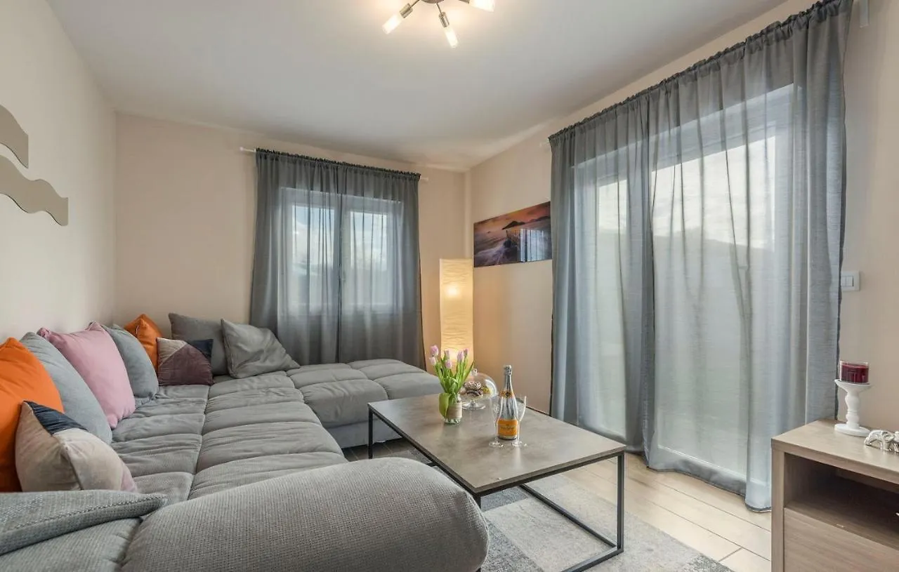 פורץ Villa Frontera Croatia 0*,  קרואטיה